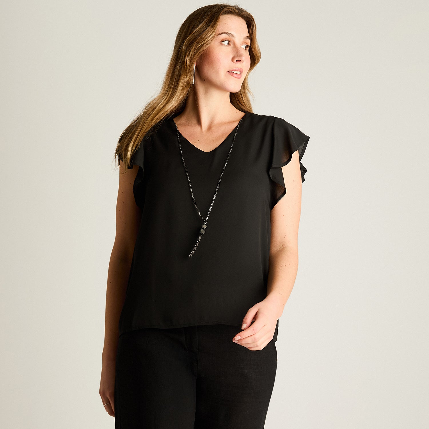 Blusa Negra Volantes & Collar